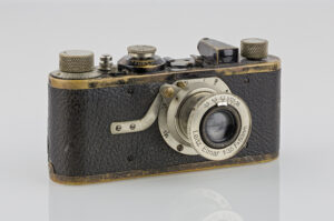 Leica Mod. Ia (1927), número de producción 5193, tiempo de producción 1925-1936, Leitz Elmar F=50mm, 1:3.5 / Autor: © Camera Project Graz 2015 / Wikimedia Commons / CC BY-SA 4.0